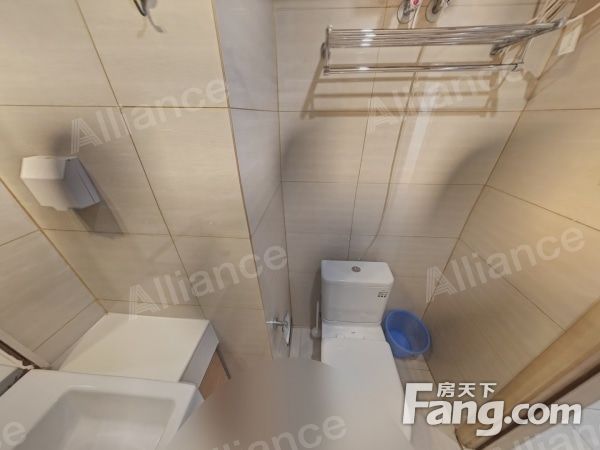 天汇中心 1室1卫1厅 43平简装修 2500元/月