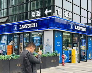 包税,年租12万,万人写字楼(全家超市)产权清双证齐,无抵押