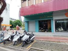 带租出售 高回报 建设路大门面 边位地铺 118万