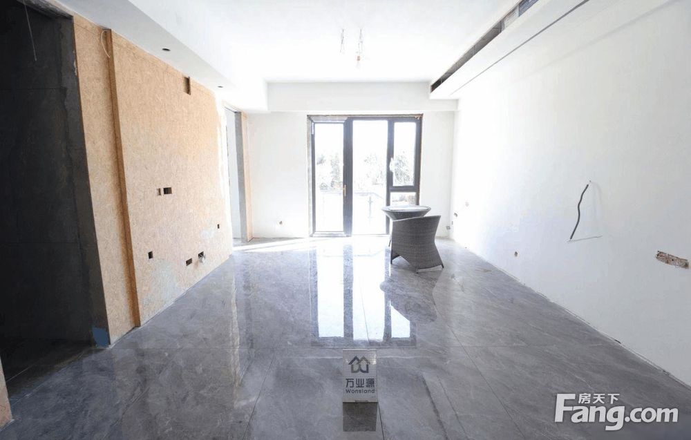 240万入住生态城 世茂上下叠拼 带院带 精装修带车库