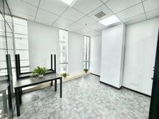 (出门就是地铁)精准150平 落地玻璃窗 电梯口位置