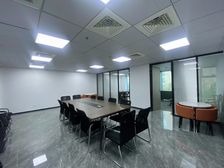 万达商圈 汇亚国际 地砖装修 100 平两隔间 带家具