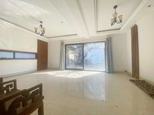 价格可砍,绿地别墅,大边套,L型花园,门口双车位,有钥匙。