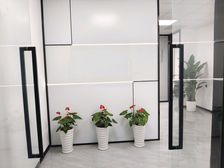 地铁口!智慧园168平精装带三隔间,设备齐全!拎包入住!