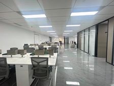 东部新城地铁口!国贸中心640平电梯口带家具领包入驻随时看