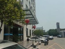 奥莱旁一楼55平新房直租免停车费物业费