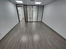 湖景!高楼层!科技广场精装修65平米朝南带一个隔间电梯口位置