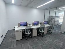 地铁门口全新装修,样板房设计,拎包入住,房东直租