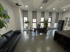 房东直租江北恒凯大厦南半层684平精装带家具