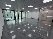 (本人房东)地铁口 户型方正2隔间落地大窗全新装修电梯口