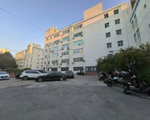 上地四街1号院 一层 1000平 单价1.1万 各付各税