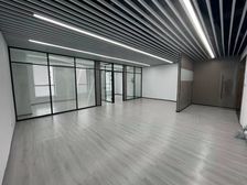 万达广场附近 全新办公室 视野采光明亮 2大隔间
