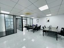 南商(精装修,带家具)地铁口100平 2 隔间,