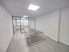 东部新城附近新天地大厦精装50平带一个隔间独立空调