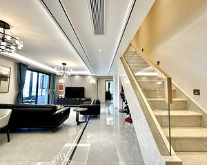 新上!教科院!精装跃层,实得200,保养好,对中庭,拎包入住