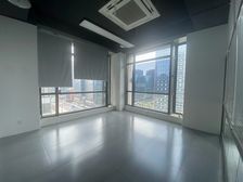 招商部直租南部地铁口大海大厦650平朝南电梯口