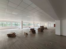 9毛一律9毛 包物业送车位 下应50平至900平 精装办公室