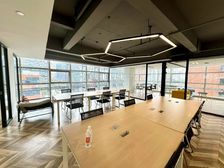 (三面采光哪里找,还带家具)繁华地段,本人房东直租