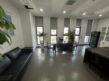 房东直租江北恒凯大厦南半层684平精装带家具