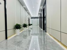 南部豪装带全套办公家具359平电梯口位置多个隔间