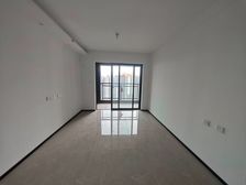 坪山 小三居 次新小区 高楼层视野好 东南朝向 停车方便