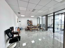 (免中介)南部商务区鸿安大厦,精装修115平,双隔间朝东。