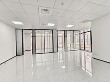 免租三个月折合单价0.79起 直租 49400平办公室