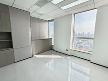 豪华装修 万达慧和大厦 朝南120平 两隔间 拎包入住