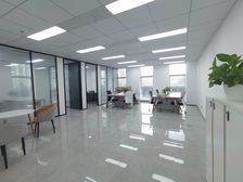 双面采光,房东直租,科技广场145平方带全套家具,两个办公室