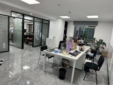 特价!房东直租带家具会展中心大厦125平精装修地铁口可注册