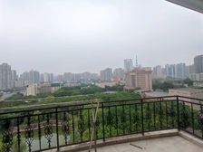 渝北冉家坝大龙山轻轨站旁湖景空中别墅,三个带卫生间的卧室