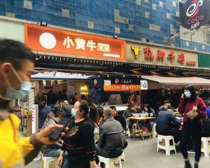 一环路,地铁口,金牛万达商业街!正对商场,年租20万,产权清