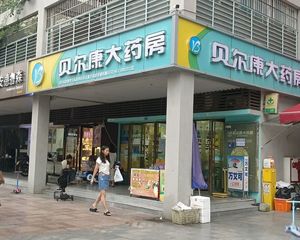 小区门口转角铺,年收21万,贝尔康大药房承租,双证齐全