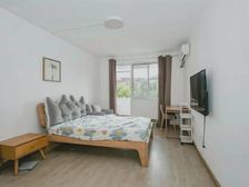 花园位置南北通两房,河道景观房!小区性价比高,风景宜人,诚售