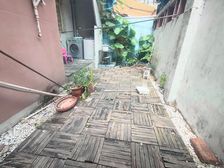 急售!带四十平院子!比邻莘庄地铁口!周边配套齐全!带固定车位