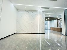 大门脸!万科大都会精装电梯口写字楼出租!格局6加1!价格好谈