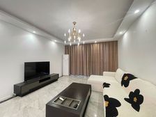 碧云社区高区平层3房,不临街,送1个可停2辆车的产权车位!