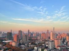 嘉御庭顶层复式!客厅挑高6.2米,远眺陆家嘴三件套和东方明珠