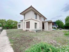 天安独栋别墅,房东诚心出售,价格可以谈,随时看房!