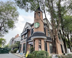 急售城南小独栋(星巴克)年租45万,前后双开门,欧式建筑风格