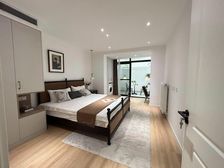 内环上,近地铁口,精装两房 送花园,随时看房 ,