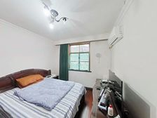 哇!尽然是南北通透两房的户型,通风采光都漂亮,中间楼层真心动