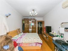 低楼层 上下楼方便 小区花园位置 带固定车位 出行方便!