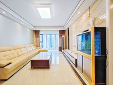 迎宾路旁永威开发 落地阳台 中上层 三卧室面积大 精装没咋住