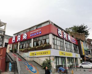 房东亏本急售,年收31万,芭夯兔承租,独立电梯,产权清晰。