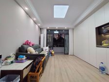 崇明线旁,电梯高层,位置好,采光好!