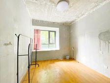 一楼带花园 复式 采光好 改造空间大 有车位 可随时看房