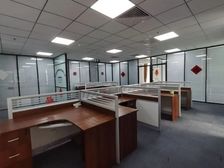 物业直租、美女招商带您看房,国际广场50平至整层500平可选