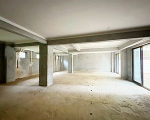 带超大院子 地下室 有车位!实得面积300多平 享受品质生活
