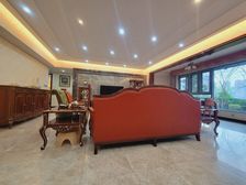 带200平花园 100多万二次实木装修 万科重庆天地大平层